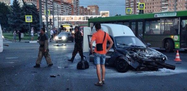 В Харькове за вечер произошло 2 ДТП на одном перекрестке